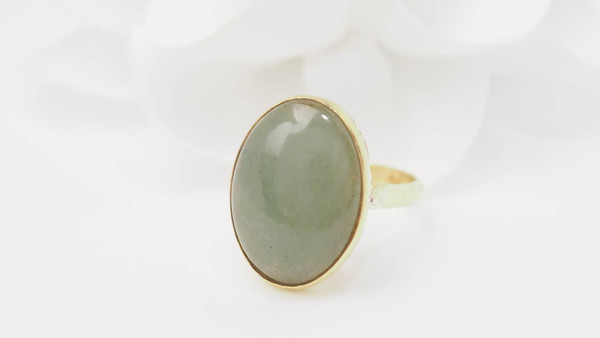 Vintage ring in yellow gold and Jade cabochon