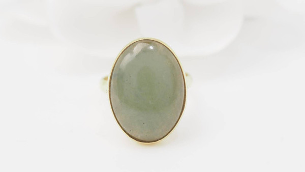 Vintage ring in yellow gold and Jade cabochon