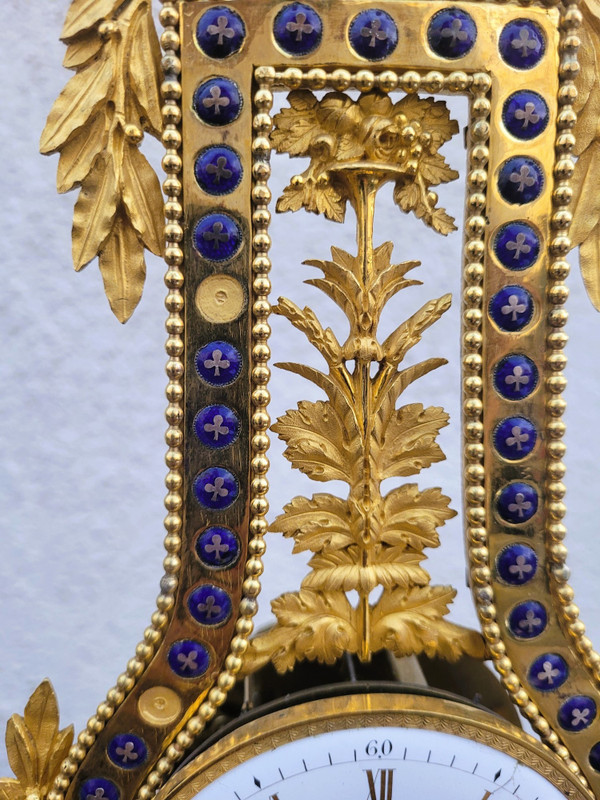 Gilt and enamelled bronze clock, 18th century period