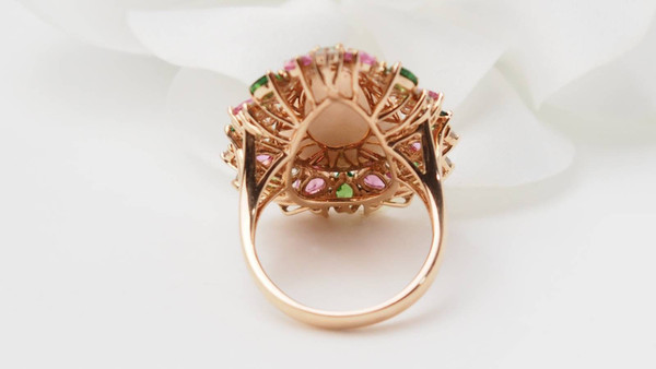 COCKTAIL ring in rose gold and Opal cabochon