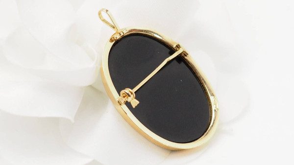 Yellow gold onyx cameo brooch pendant