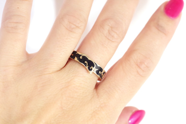 Geheimer Gürtelring aus 14 Karat Gold, alter Ring, schwarze Emaille, geheimes Juwel, Trauerring