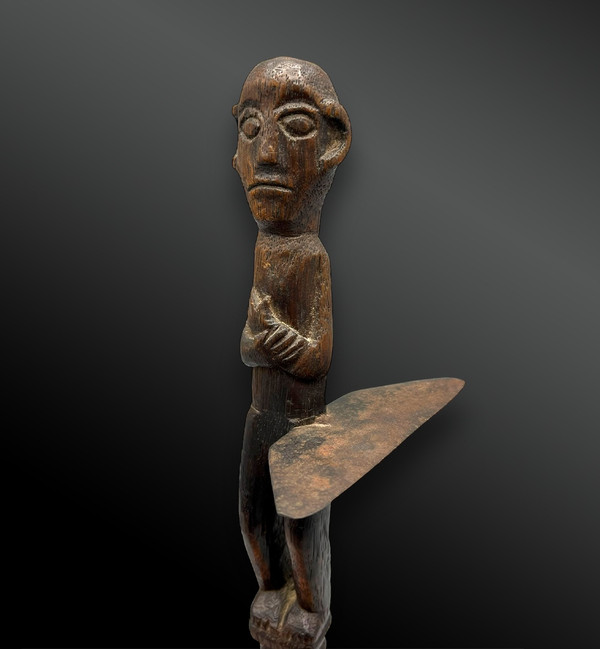 SCHUTZSTATUETTE – Hampatong-Dayak-Kultur, Insel Borneo – um 1900