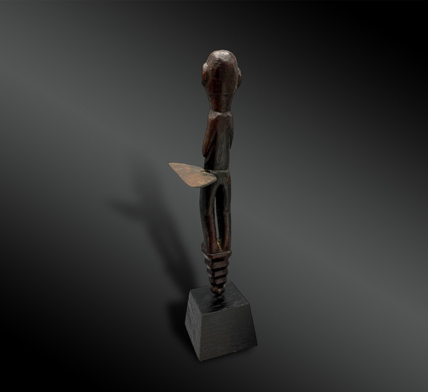 SCHUTZSTATUETTE – Hampatong-Dayak-Kultur, Insel Borneo – um 1900