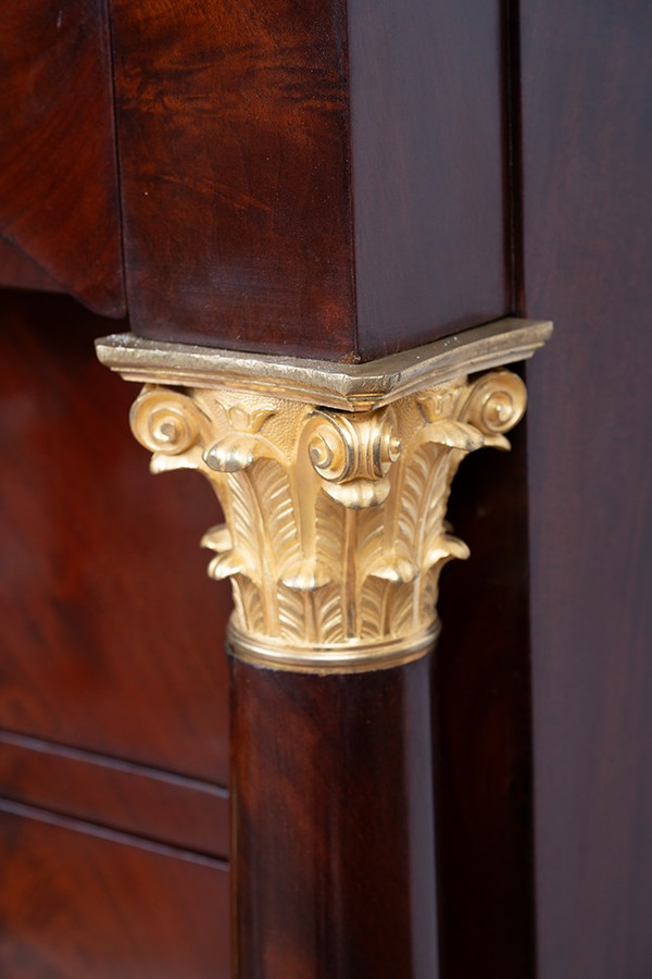 Antique French Empire Chest of Drawers, Early 19th Century.