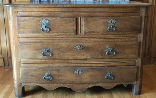 Old Louis XIV period chest of drawers, 18th century