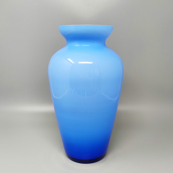 Vase en verre de Murano bleu étonnant des années 1960. Fabriqué en Italie