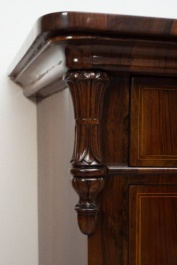 Antique Chest of Three Drawers in Walnut from the 19th Century Lucca (Italy)