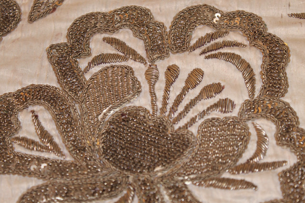 Broderie ottomane en fils argent et or à décor floral époque milieu 19ème