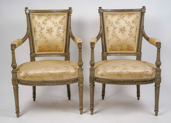 Une paire de fauteuils de style directoire XIXème siècle 