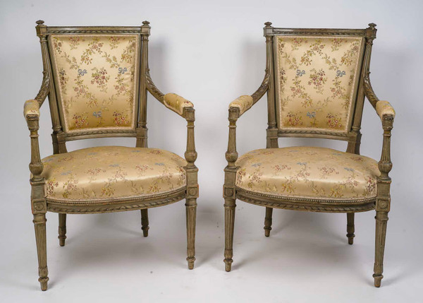 Une paire de fauteuils de style directoire XIXème siècle 