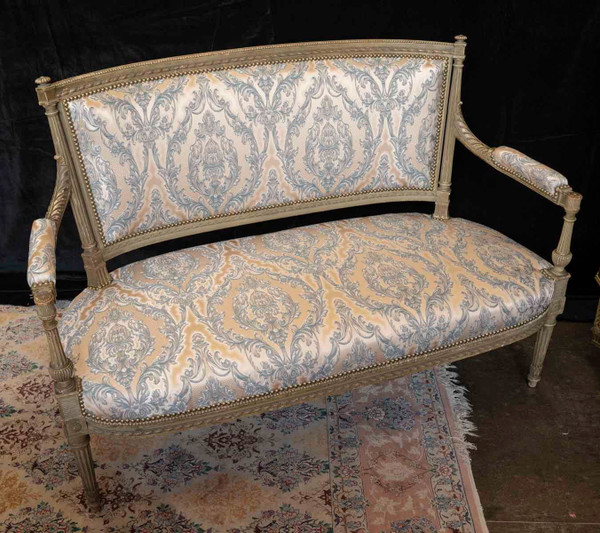 Ein Sofa aus bemaltem Holz im Stil von Louis XVI, 19.