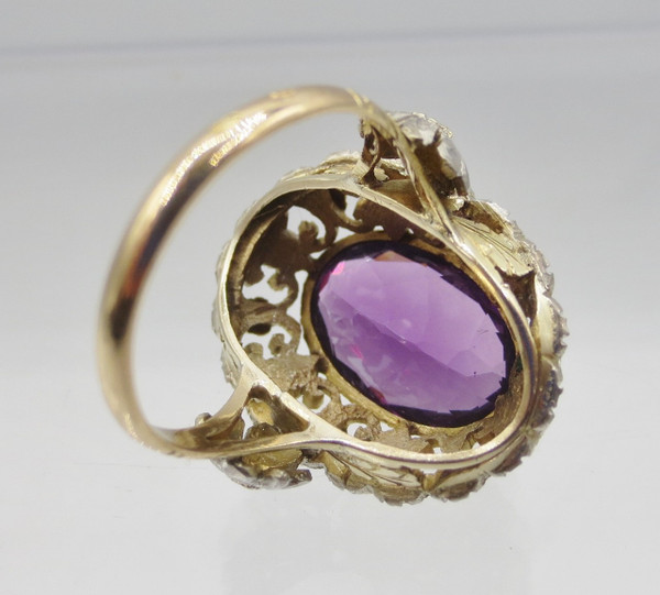 Ring, gold and amethyst.