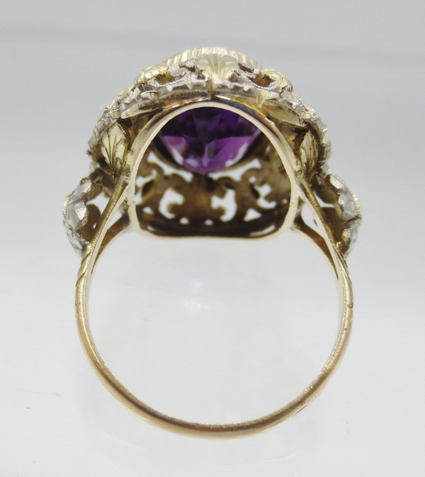 Ring, gold and amethyst.