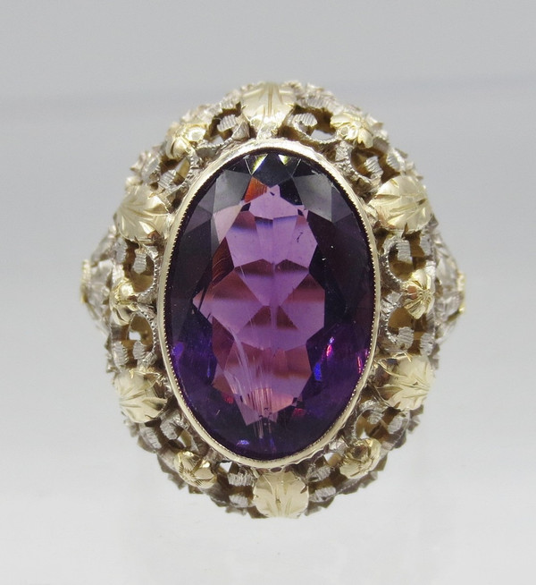 Ring, gold and amethyst.