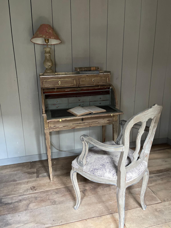 Louis XVI cylinder desk dating from the 18th century, very fine patina