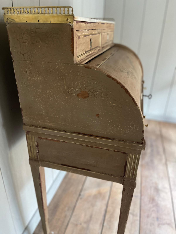 Louis XVI cylinder desk dating from the 18th century, very fine patina