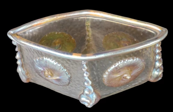 Superb Art Nouveau Johann Loetz Nautilus decor bowl.