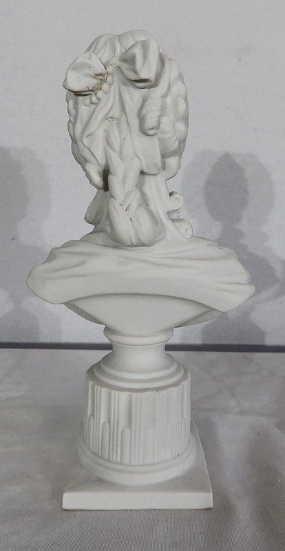 Biscuit bust of Marie Antoinette – Late 19th century