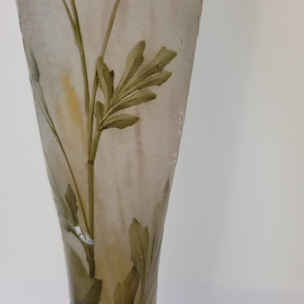 DAUM Emaillierte Vase mit Kardamom und Efeu Dekor um 1910