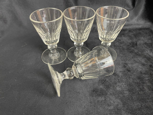 Set of 4 Baccarat Médicis white wine glasses