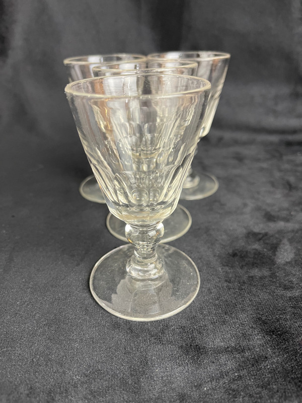 Set of 4 Baccarat Médicis white wine glasses