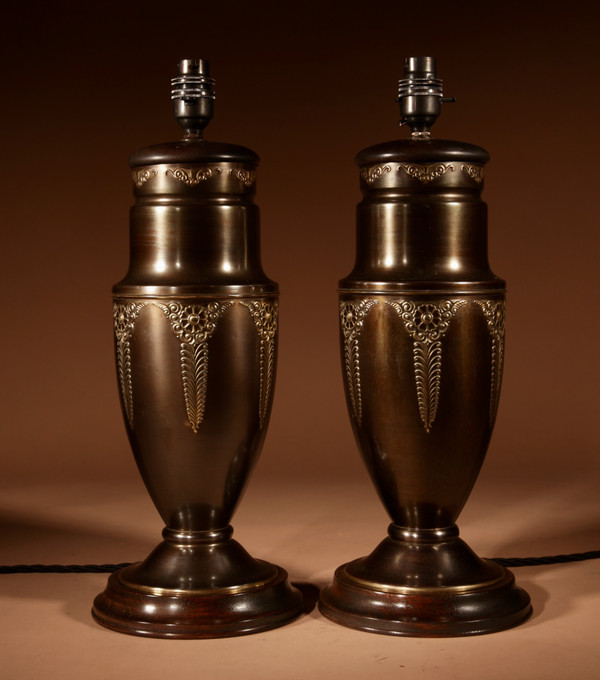 Elegant Art Nouveau / Art Deco Dutch table lamps in patinated and polished brass