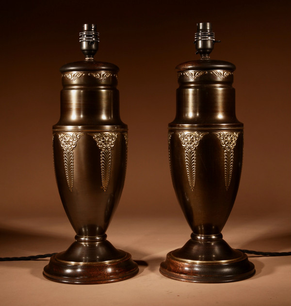 Elegant Art Nouveau / Art Deco Dutch table lamps in patinated and polished brass