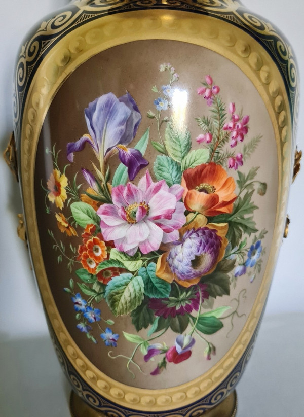 Porcelain vases, Restoration period.