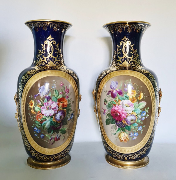 Porcelain vases, Restoration period.