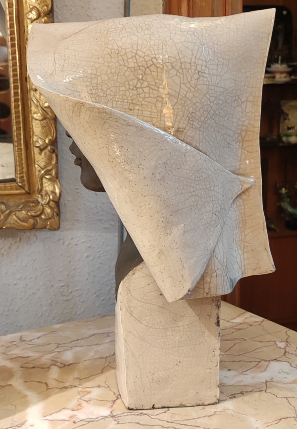 Grande busto femminile in ceramica crepata suora/sorella buona firmato Stenne.