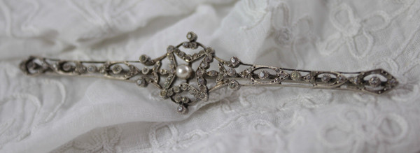 Silver pearl and white stone barrette brooch from the late 19th and early 20th century