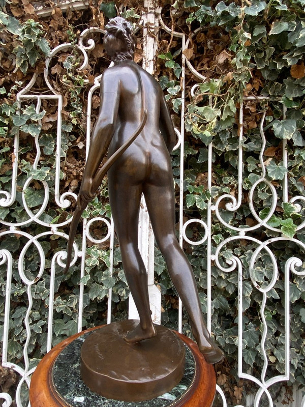 Großes weibliches Bronzesujet aus dem 19. Jahrhundert "Diane Chasseresse" signiert Houdon, F. Barbedienne fondeur