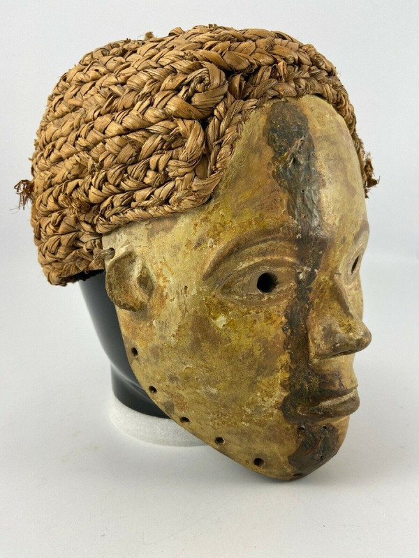 Masque en bois sculpté et osier tressé 1930 Afrique belle patine