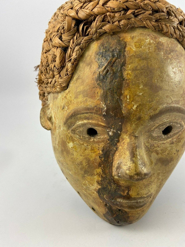 Masque en bois sculpté et osier tressé 1930 Afrique belle patine