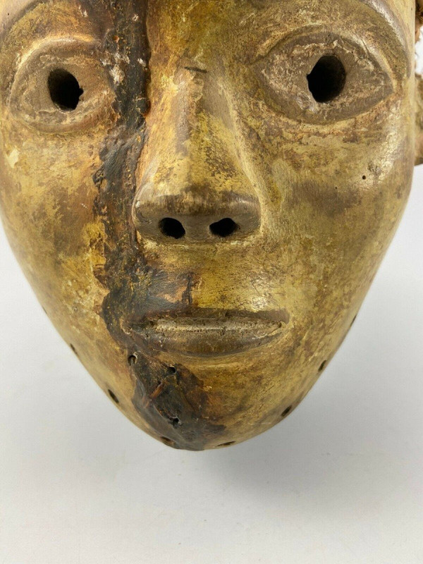 Masque en bois sculpté et osier tressé 1930 Afrique belle patine