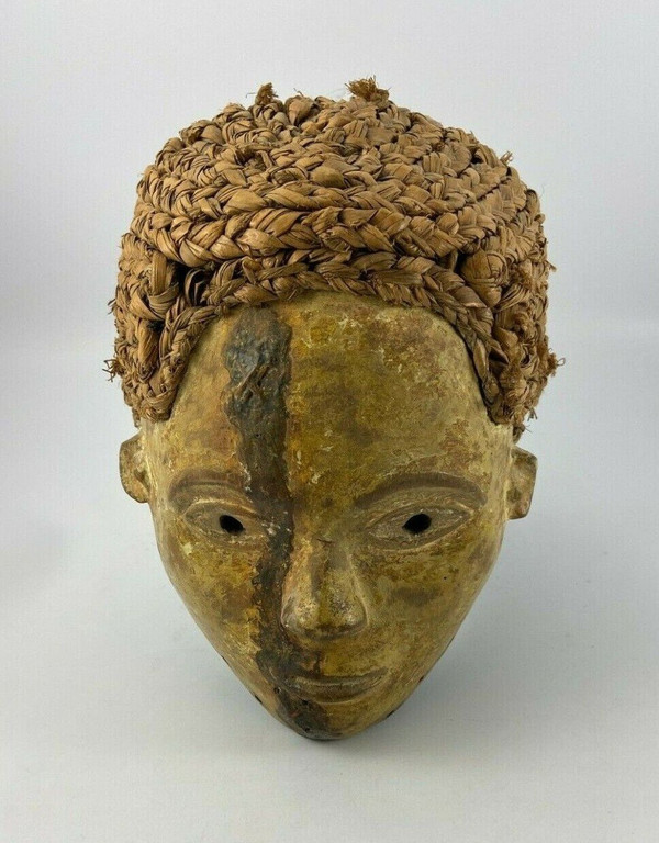 Masque en bois sculpté et osier tressé 1930 Afrique belle patine