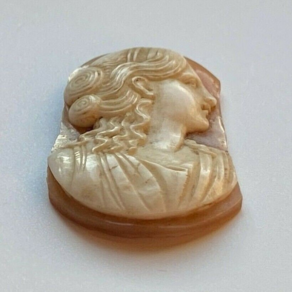 18th century cameo agate profile of a woman in the Antique style