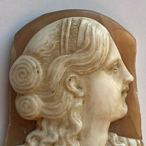 18th century cameo agate profile of a woman in the Antique style