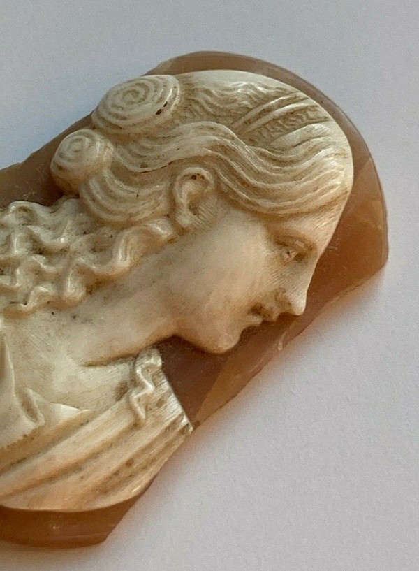 18th century cameo agate profile of a woman in the Antique style