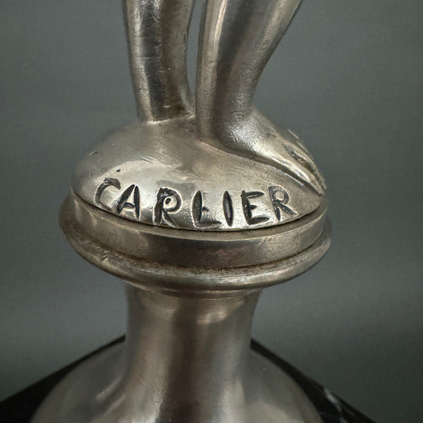 Mascotte automobilistica in bronzo di Emile Carlier, il contorsionista del XX secolo