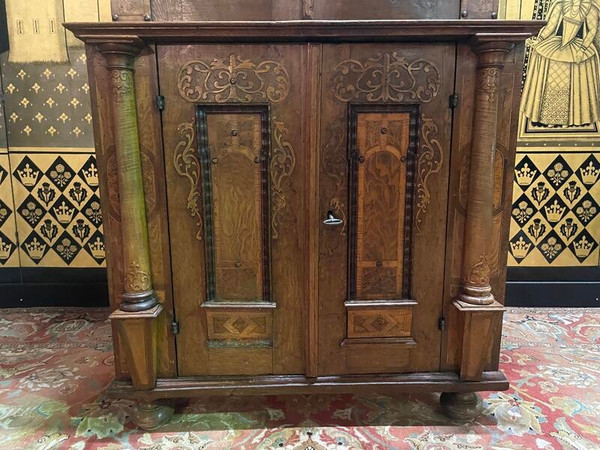 Buffet deux corps allemand en bois sculpté 