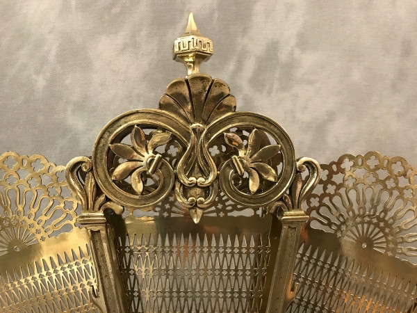 Antique bronze and brass fan-shaped mantelpiece from the late 19th century