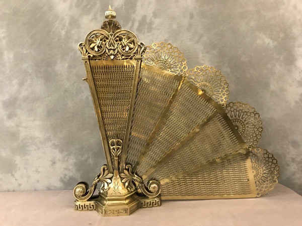 Antique bronze and brass fan-shaped mantelpiece from the late 19th century