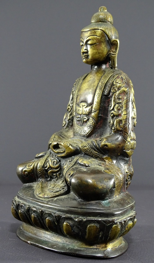 Indien, Mitte des 20. Jahrhunderts, Bronzestatue von Buddha Shakyamuni.