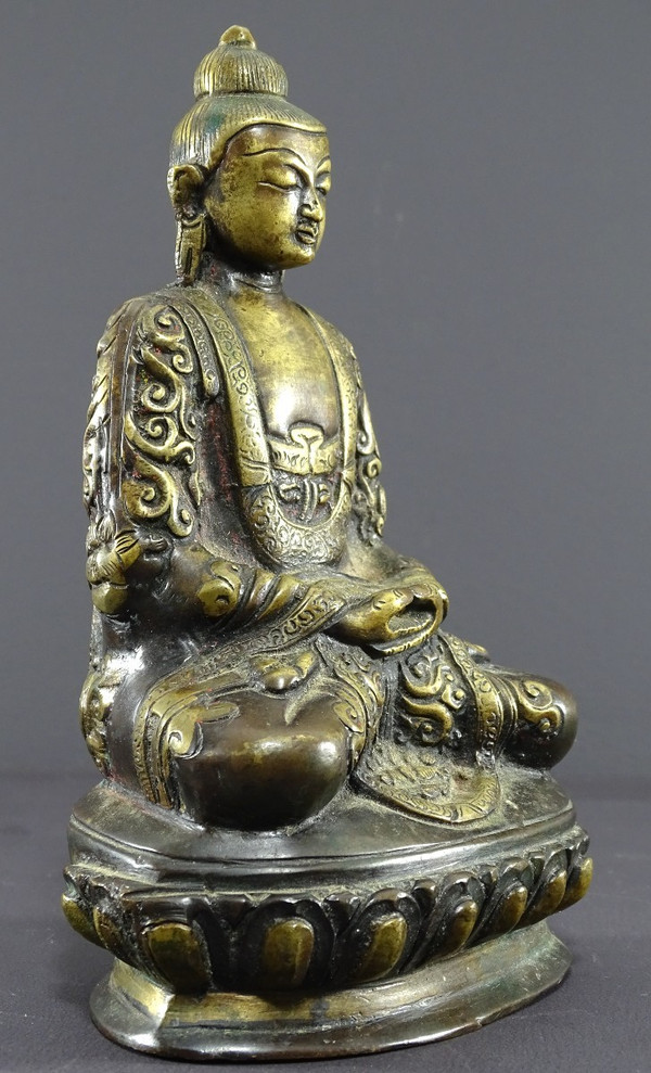 Indien, Mitte des 20. Jahrhunderts, Bronzestatue von Buddha Shakyamuni.