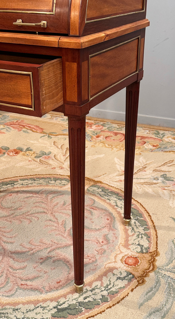 Louis XVI period small Bonheur du Jour cylinder desk circa 1780