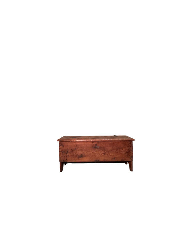 Larch chest 1800