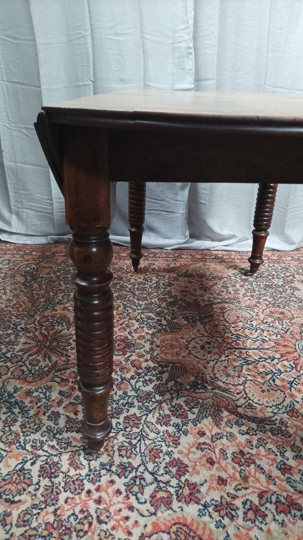 Table Louis Philippe en noyer