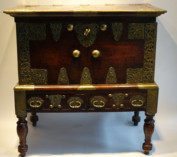 Chest and its base in teak, Holland, 17th century.